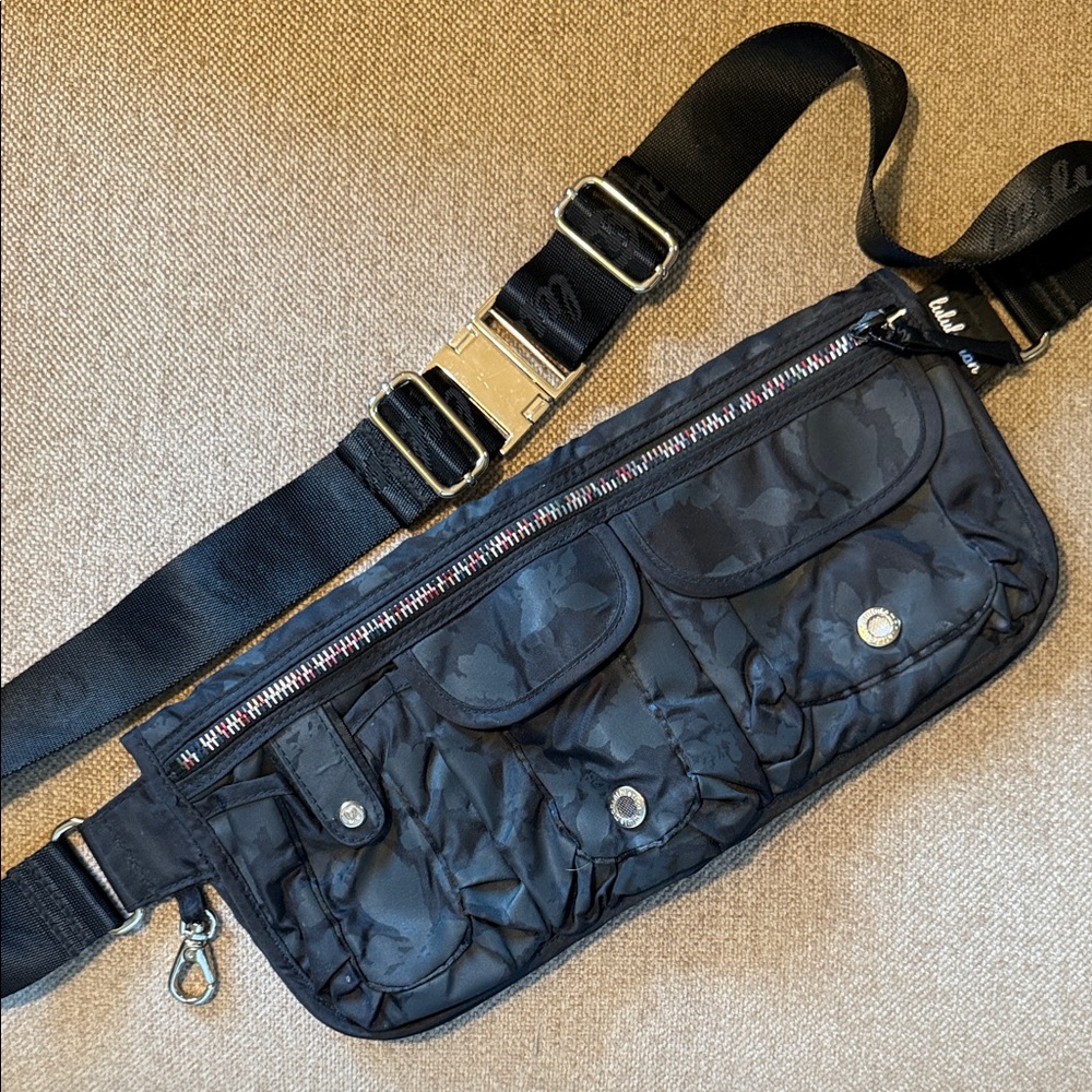 Vintage Lululemon Travel Pooch shoulder sling.  Dog travel carry bag